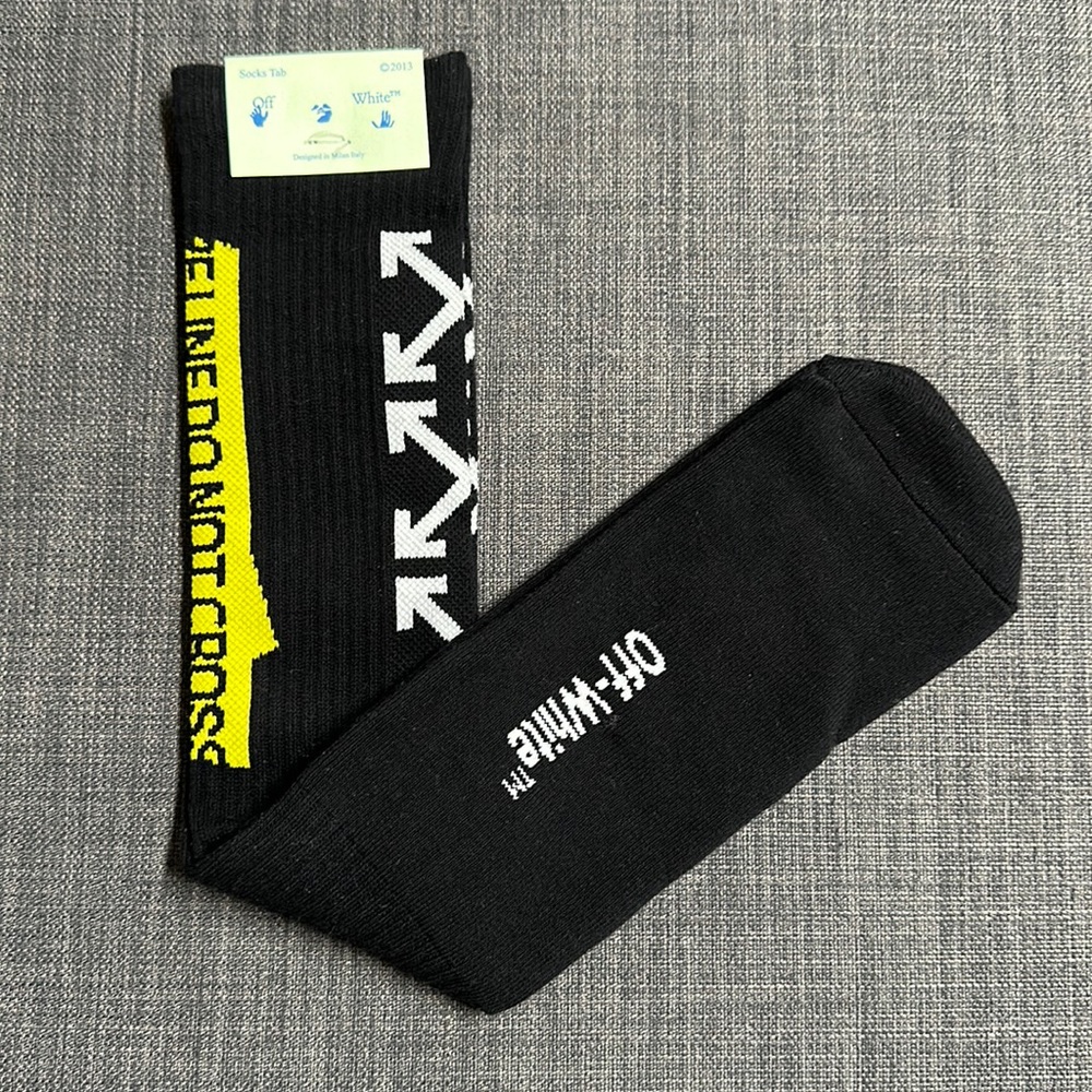 *NEW* OFF WHITE black + white arrow box logo + yellow caution tape hypeb…